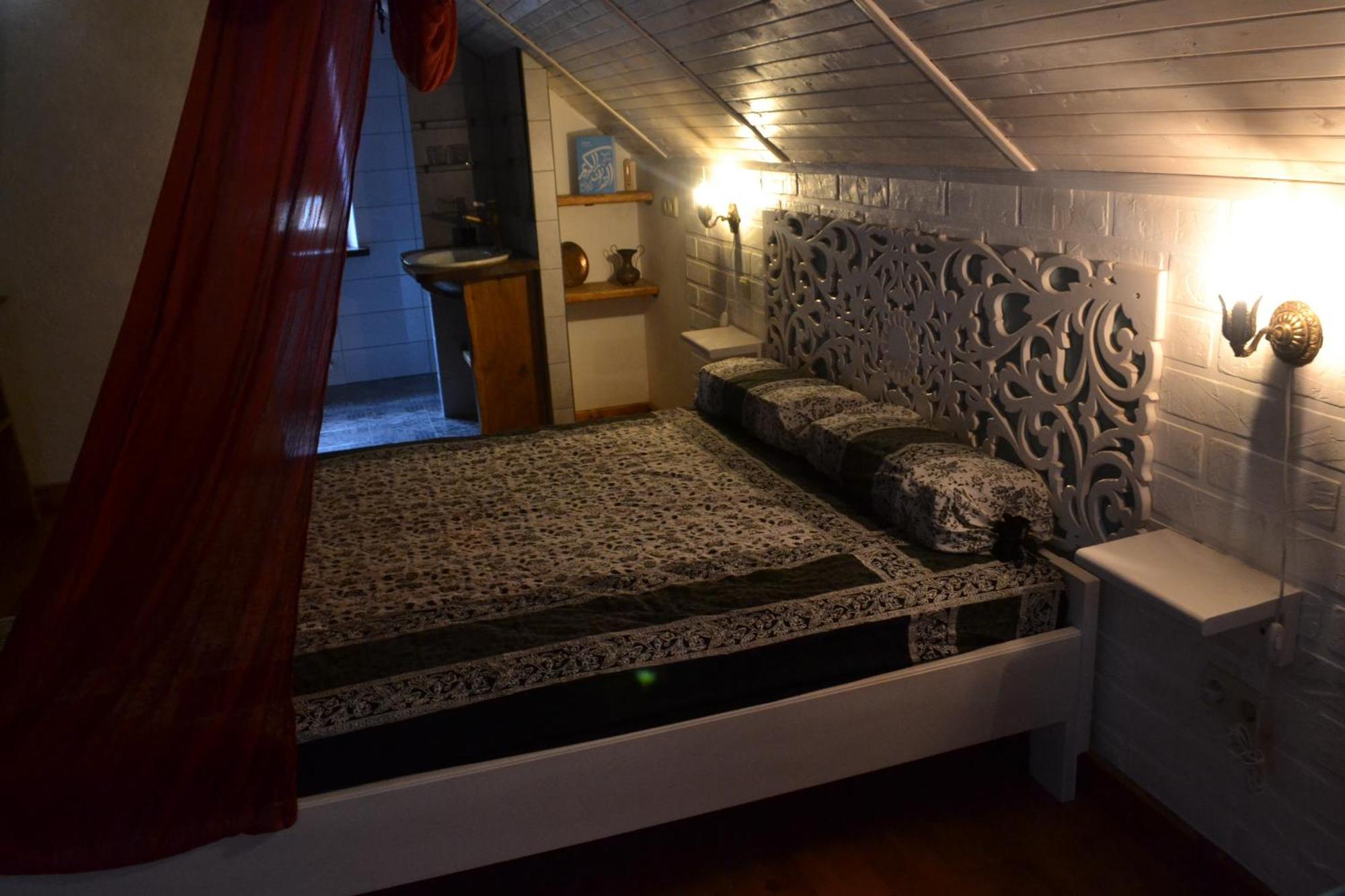 Romantic Guest House Kamianets-Podilskyi Exterior photo